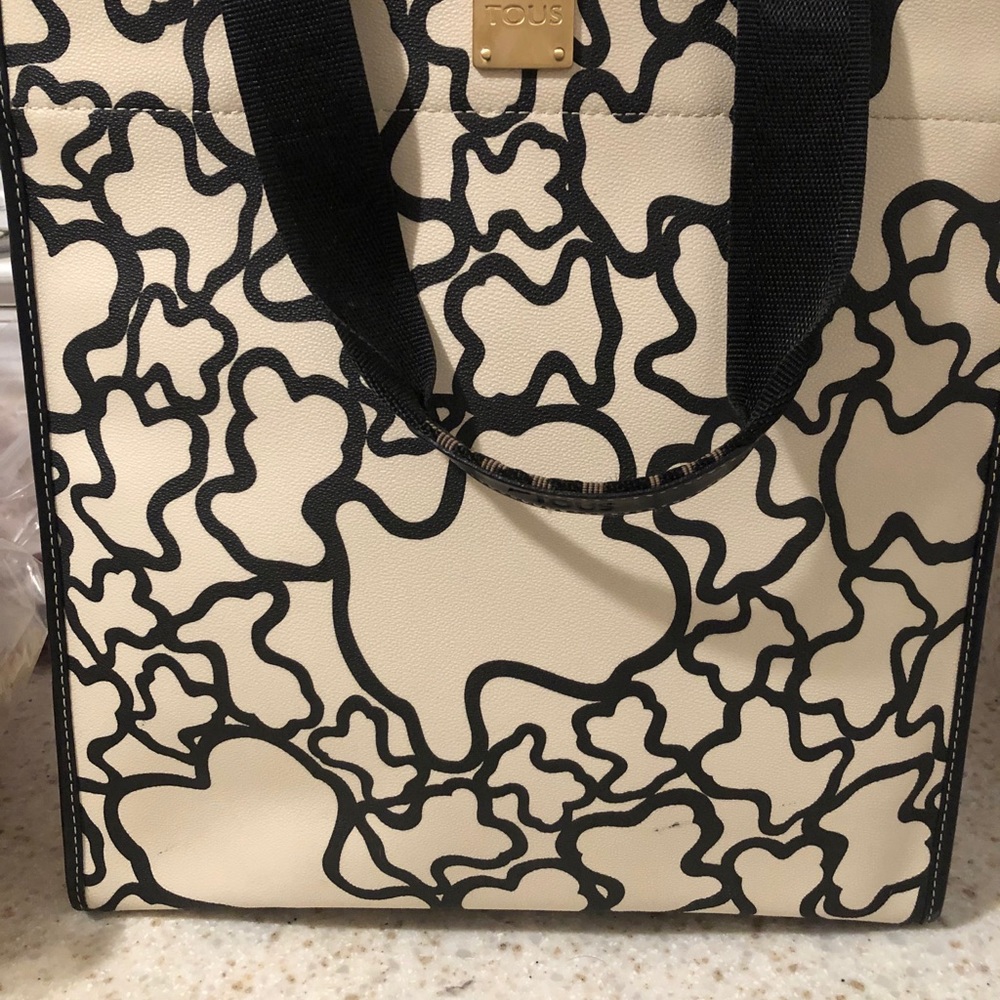 Tous tote